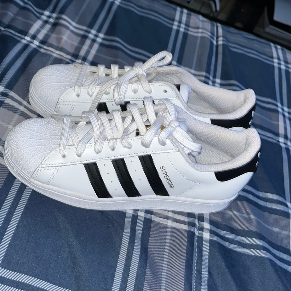 Adidas superstars new 7.5 men/women 9